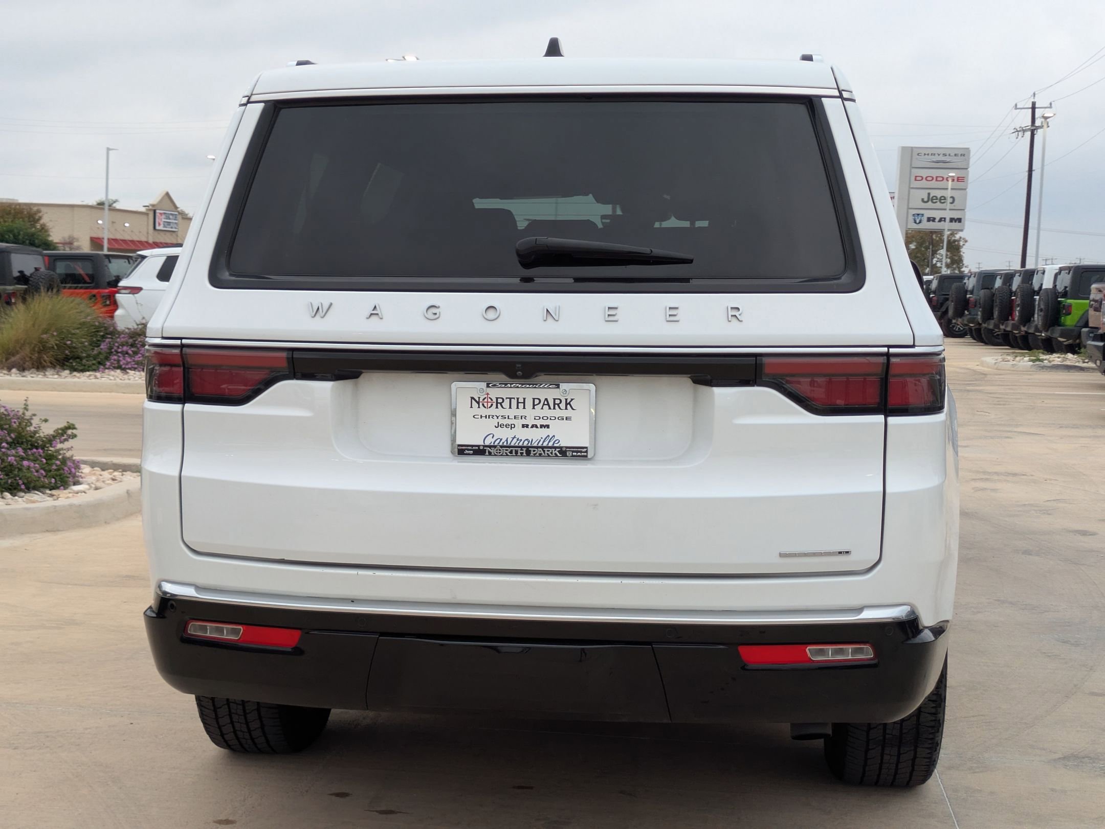 2024 Jeep Wagoneer Series II photo 2