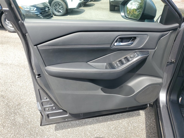 2026 Nissan Rogue SV photo 5