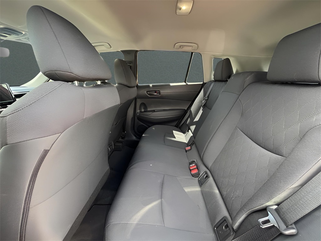 2024 Toyota Corolla Cross LE photo 12