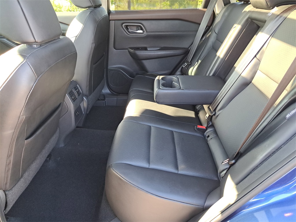 2021 Nissan Rogue SV photo 12