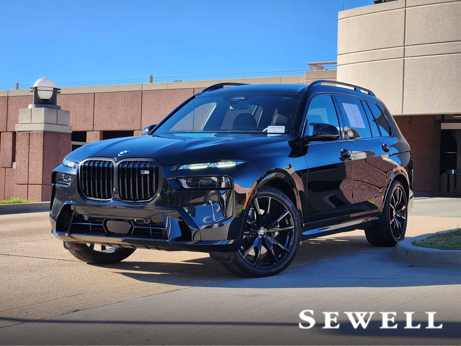 2026 BMW X7 M60i's photo