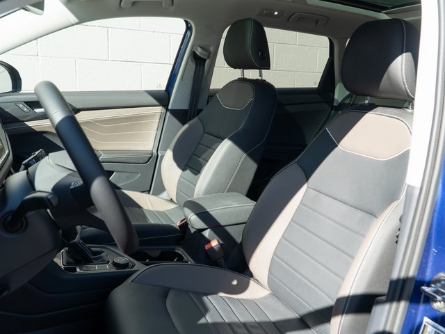 2024 Volkswagen Taos SEL photo 4