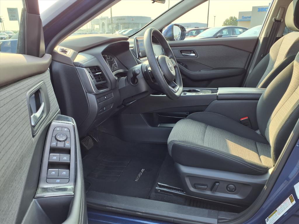 2023 Nissan Rogue SV photo 14