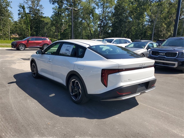 2025 Kia K4 EX photo 3