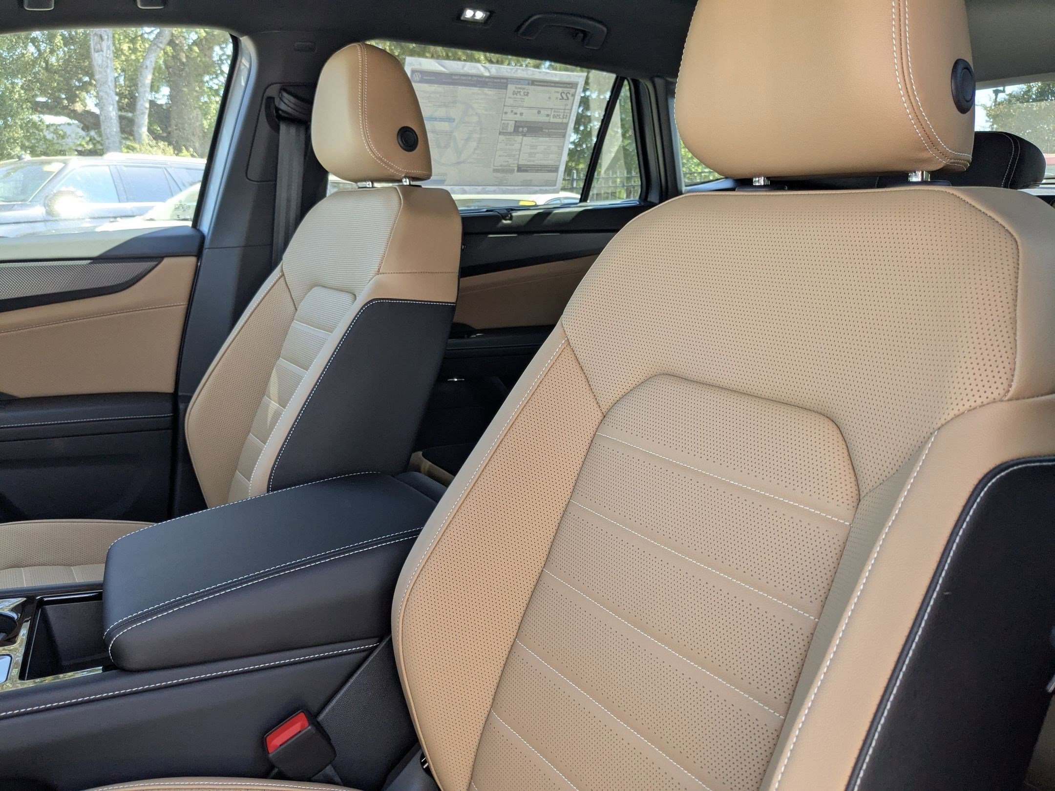 2026 Volkswagen Atlas Cross Sport SEL R-Line photo 4