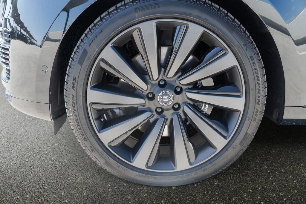 2025 Land Rover Range Rover SV photo 10