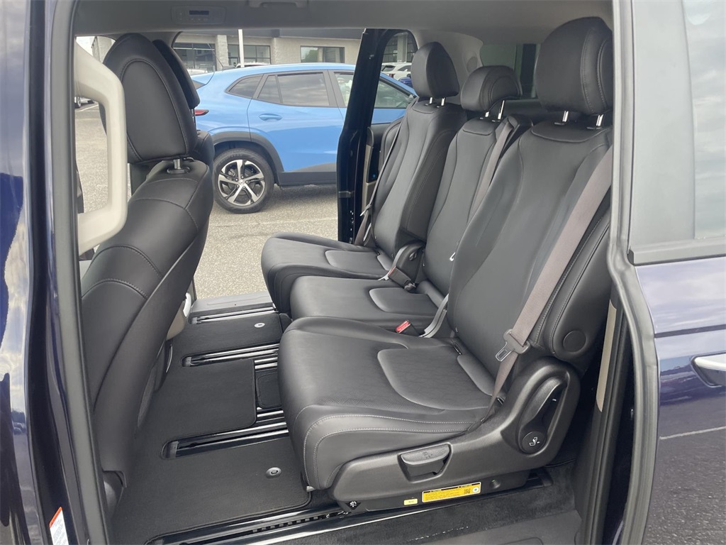 2025 Kia Carnival LXS photo 40