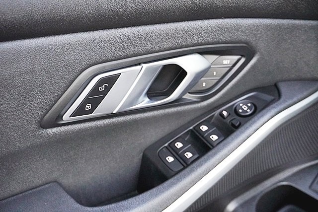 Used 2020 White BMW 330i image 23