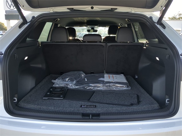 2026 Volkswagen Atlas Cross Sport SE Technology photo 9