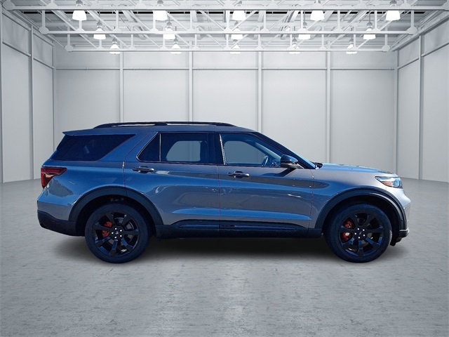 2021 Ford Explorer ST photo 4