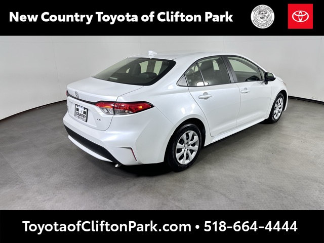 2022 Toyota Corolla LE photo 3