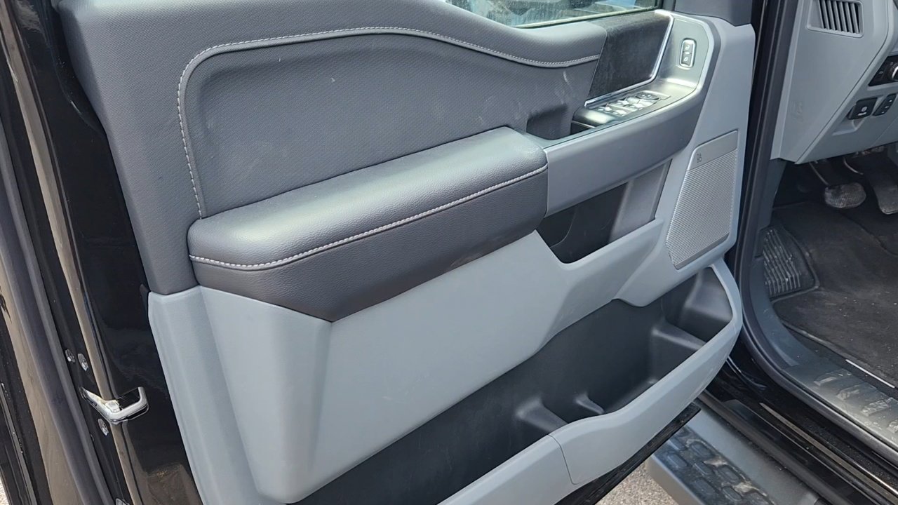2025 Ford F-150 Lightning photo 17