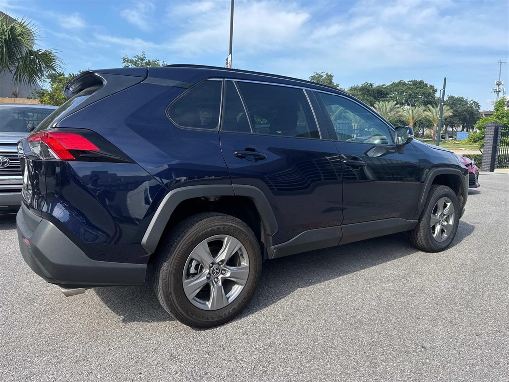 2024 Toyota RAV4 XLE photo 7