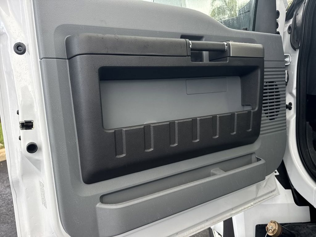 2025 Ford F-750 SuperCab Base photo 14