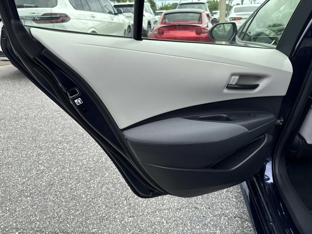 2022 Toyota Corolla LE photo 10