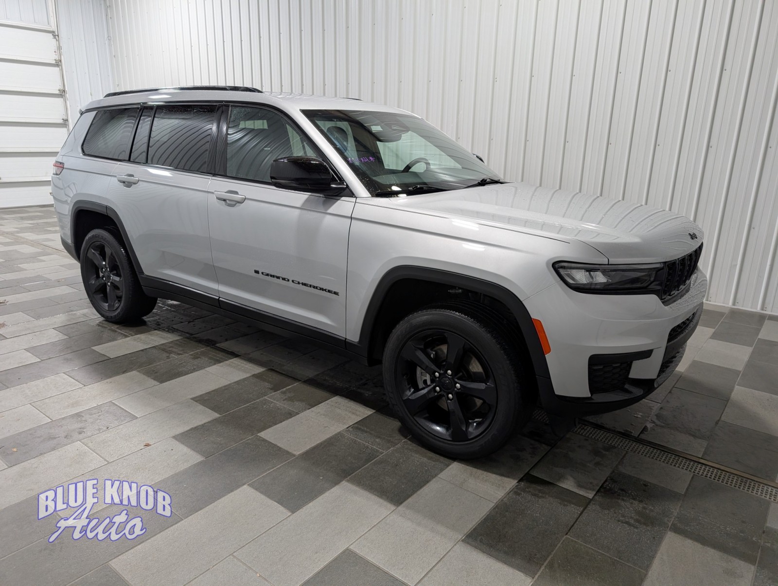 2023 Jeep Grand Cherokee Laredo Altitude photo 4