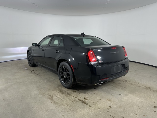 2023 Chrysler 300 Touring L photo 9