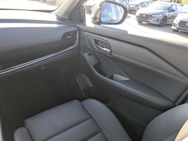 2025 Nissan Rogue SL photo 13