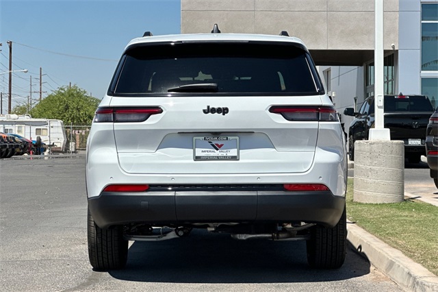2025 Jeep Grand Cherokee Altitude photo 4