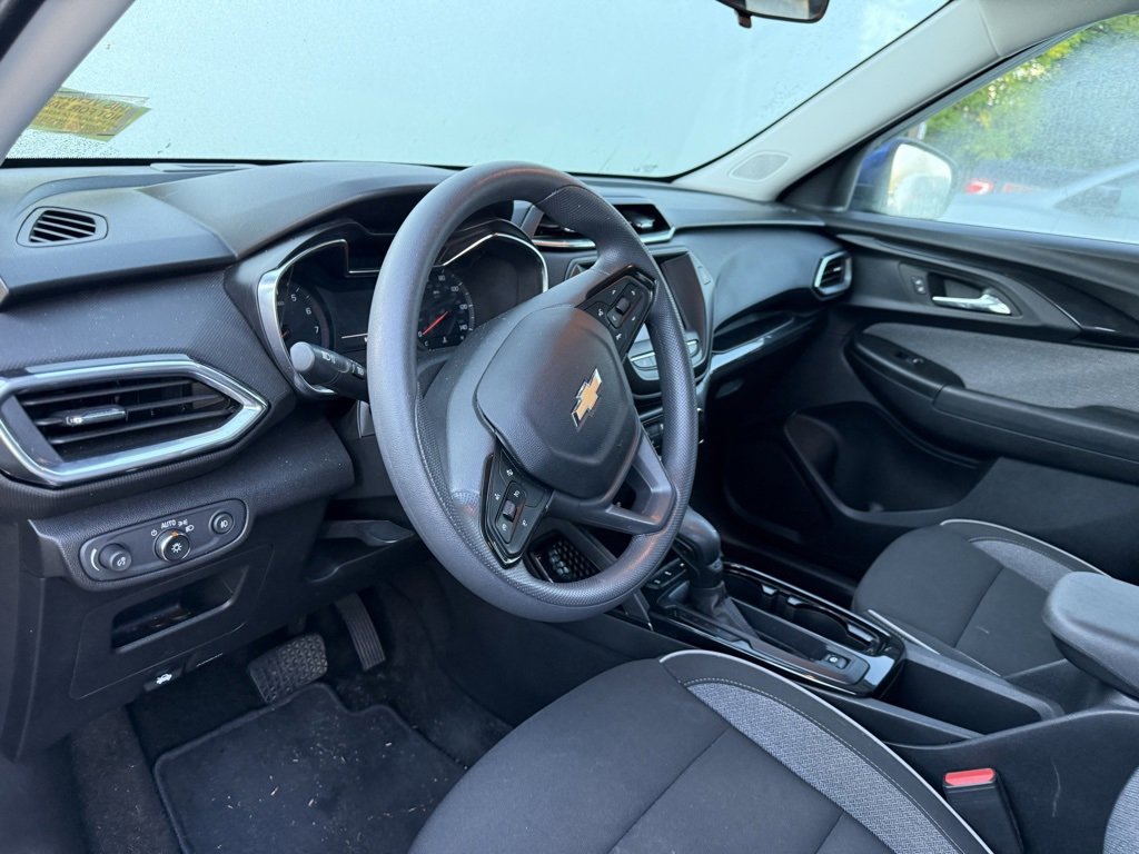 2023 Chevrolet Trailblazer LT photo 2