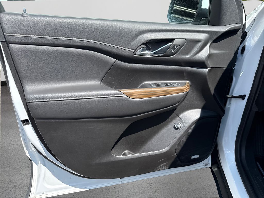 2023 Gmc Acadia SLE photo 24