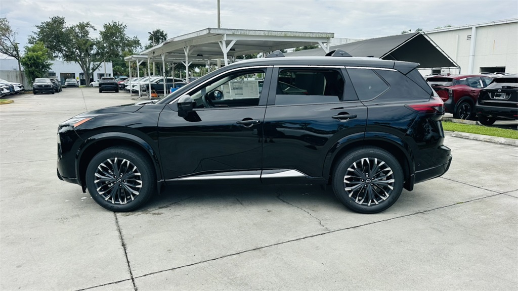 2026 Nissan Rogue Platinum photo 2