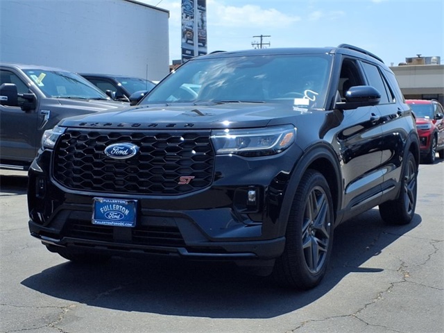 2025 Ford Explorer ST's photo