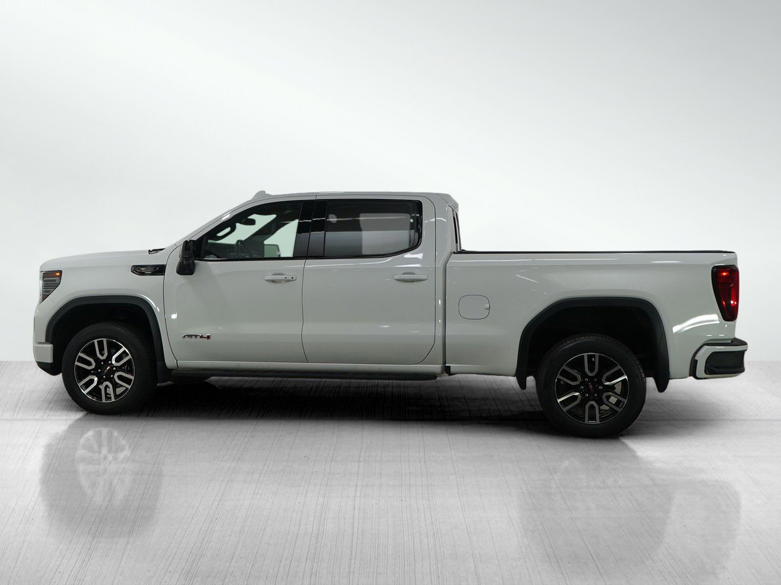 Used 2022 GMC Sierra 1500 AT4 with VIN 1GTUUEET1NZ536576 for sale in Bloomington, Minnesota