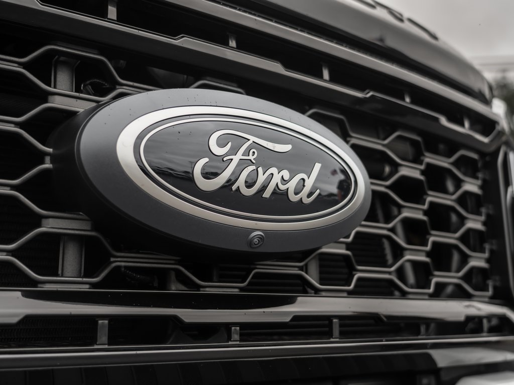 2025 Ford F-250 Lariat photo 3