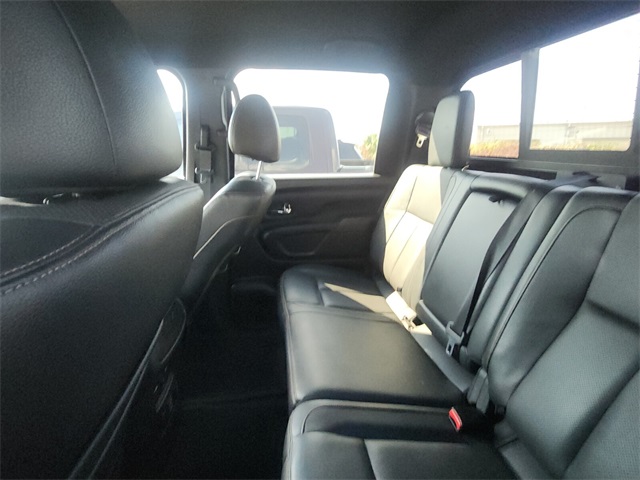 2019 Nissan Titan SL photo 7