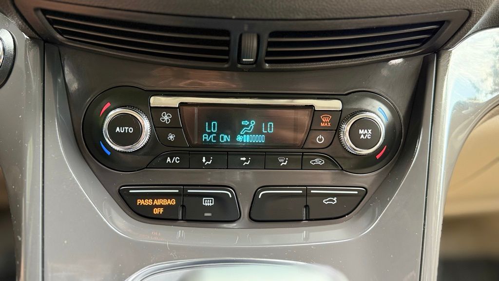 2015 Ford Escape Titanium photo 25