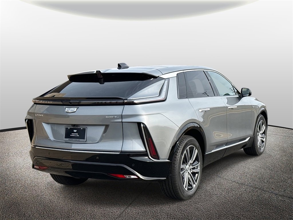 2026 Cadillac Lyriq Luxury photo 2