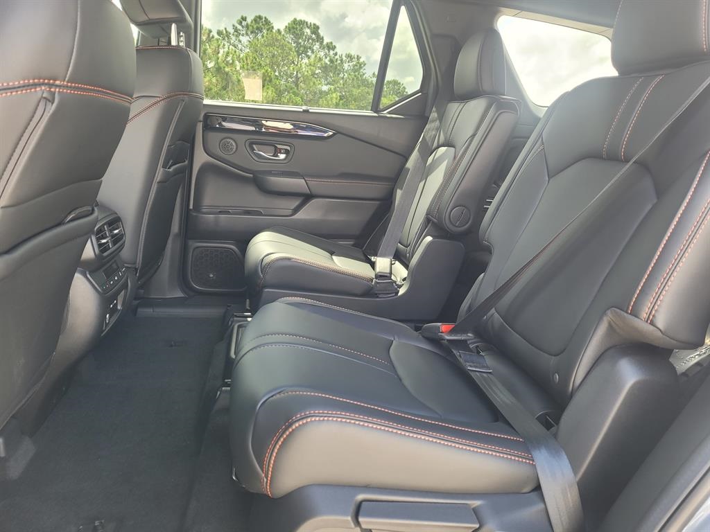 2025 Honda Pilot TrailSport photo 13