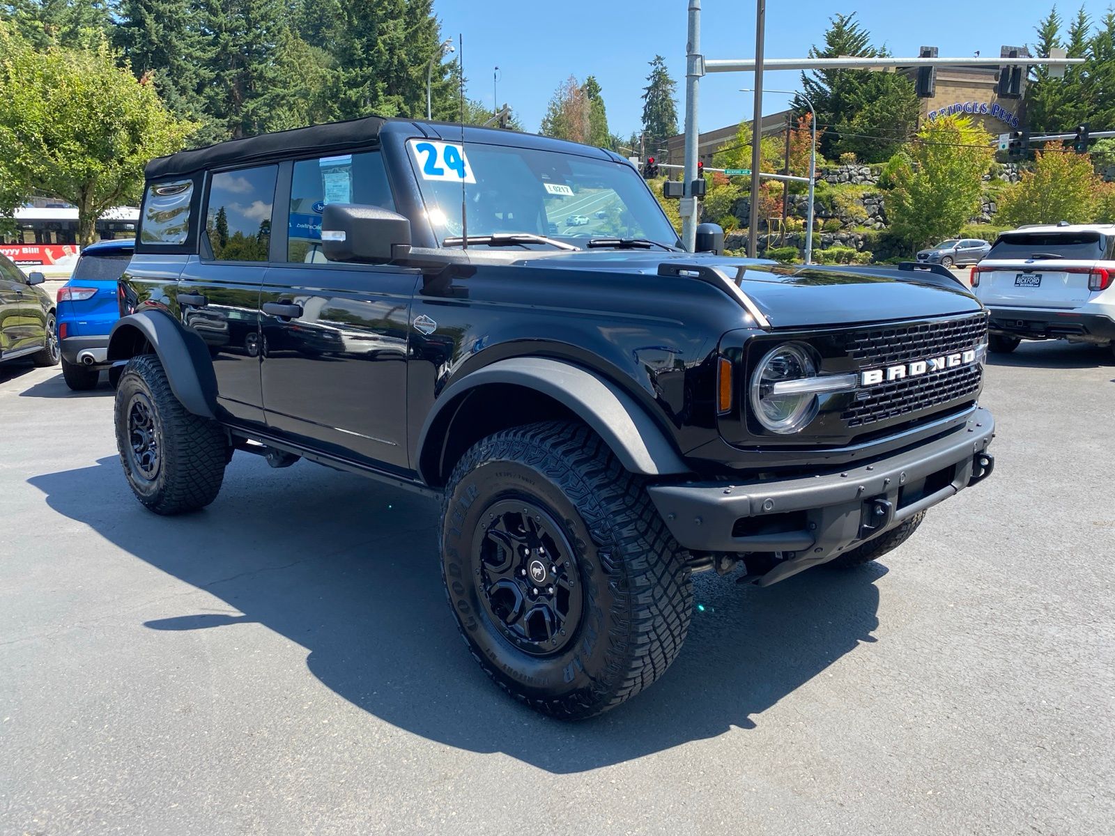 2024 Ford Bronco Wildtrak photo 2