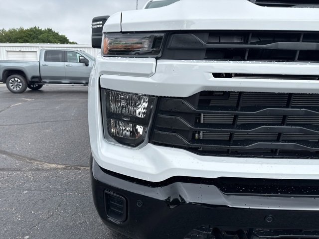 2025 Chevrolet Silverado 2500HD Custom photo 9