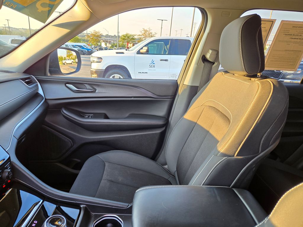 2024 Jeep Grand Cherokee Laredo X photo 22