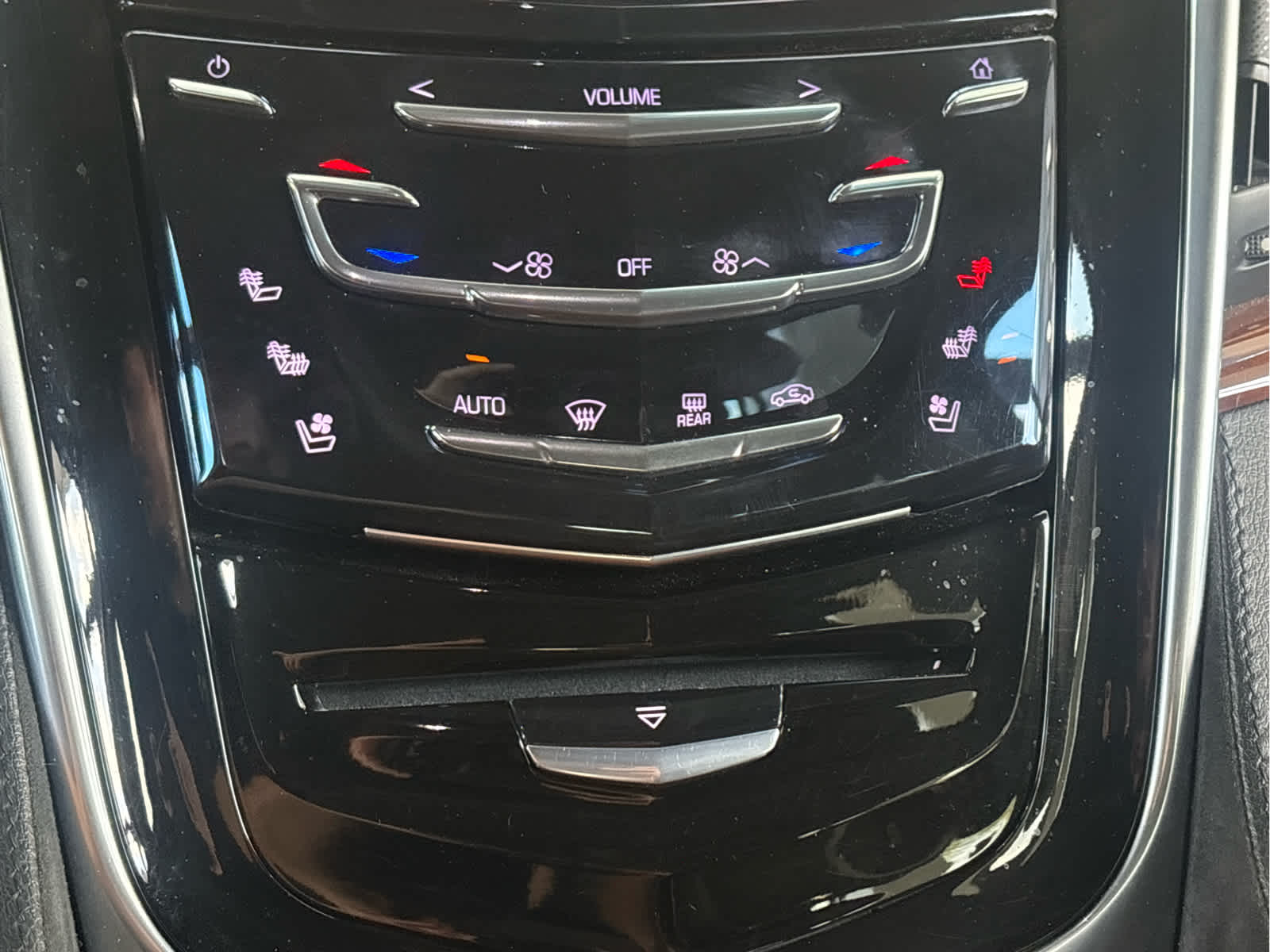 2018 Cadillac Escalade ESV Luxury photo 25