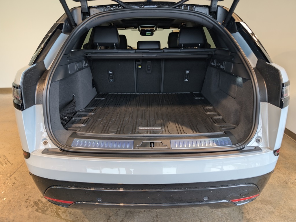 2026 Land Rover Range Rover Velar SE photo 3