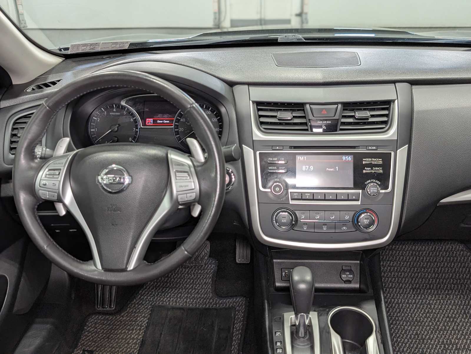 2016 Nissan Altima 2.5 SR photo 5