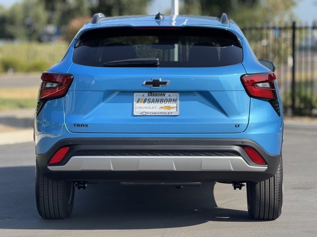 2025 Chevrolet Trax LT photo 4