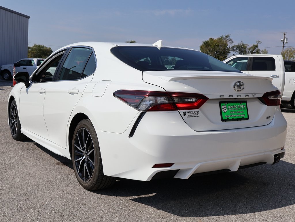 2024 Toyota Camry SE photo 3