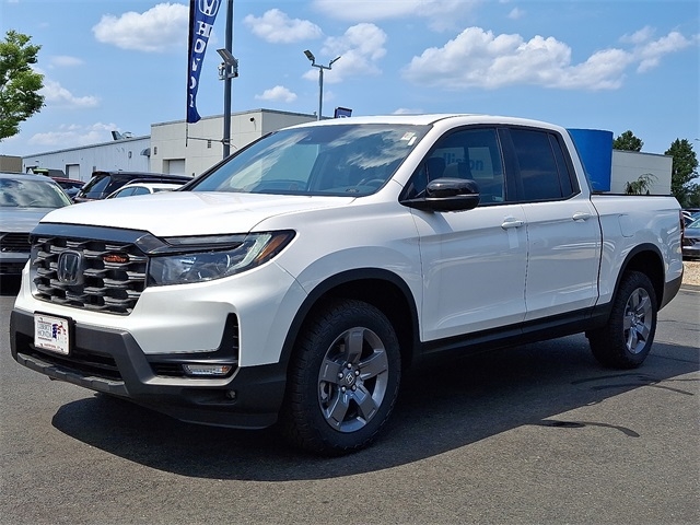 2025 Honda Ridgeline TrailSport photo 3