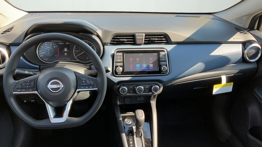 2025 Nissan Versa 1.6 SV photo 15