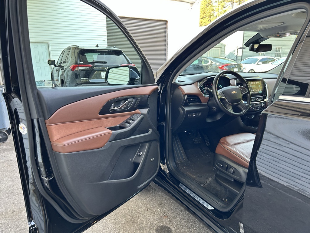 2019 Chevrolet Traverse High Country photo 2