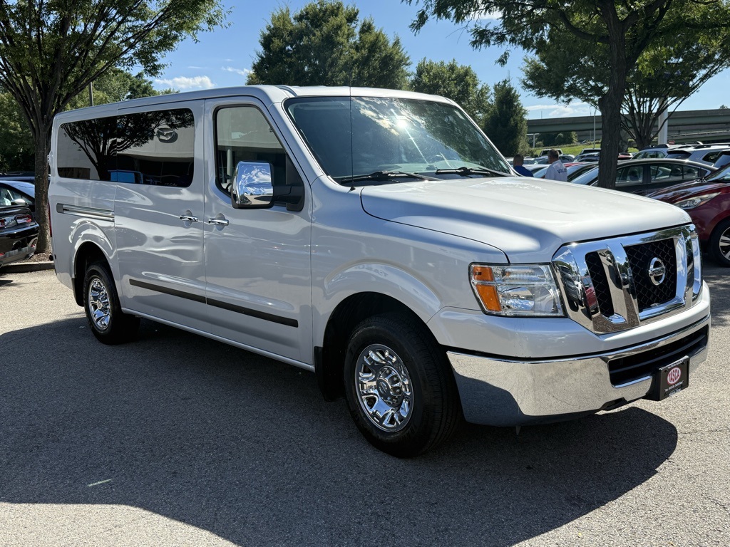 2018 Nissan NV3500 photo 2