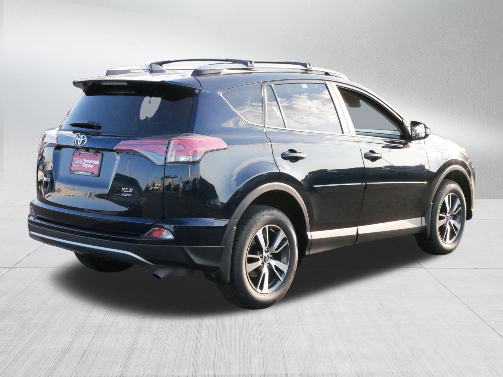 2017 Toyota RAV4 XLE photo 7