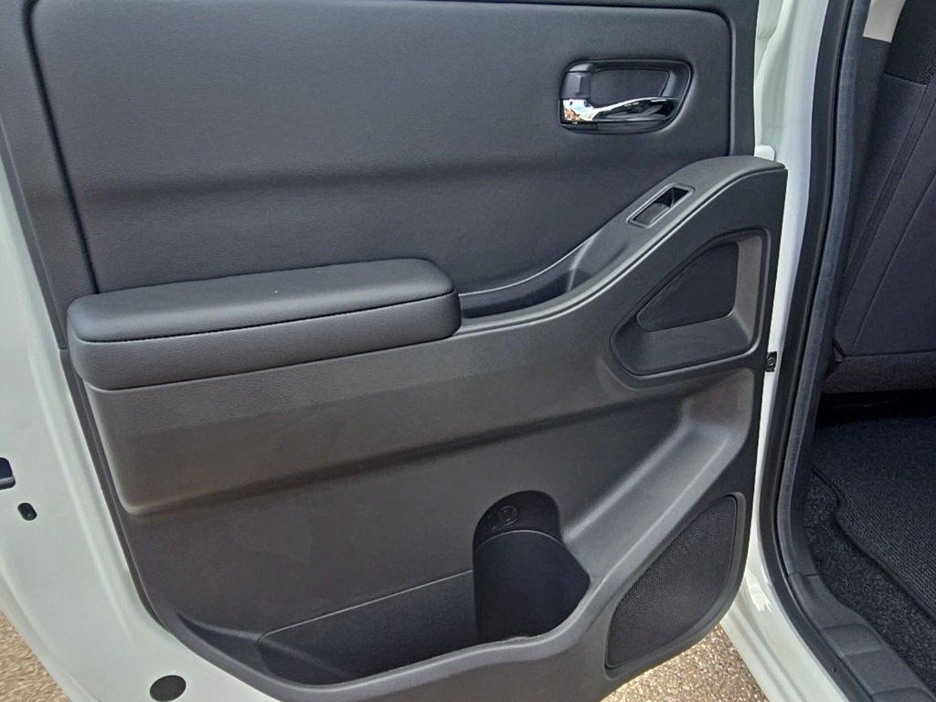 2025 Nissan Frontier Crew Cab SV photo 30