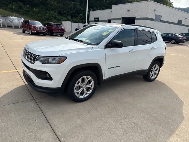 2024 Jeep Compass Latitude photo 3