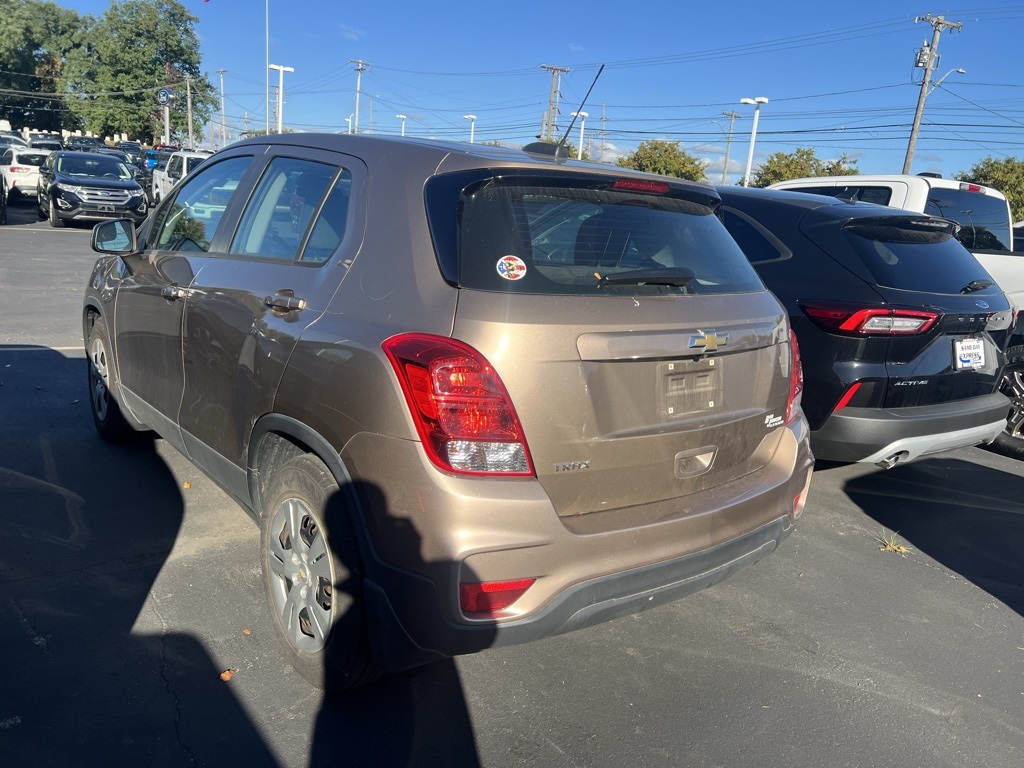 2018 Chevrolet Trax LS photo 3