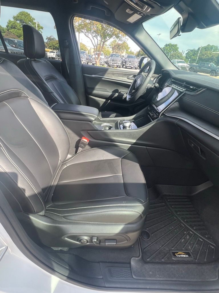 2025 Jeep Grand Cherokee Limited photo 11